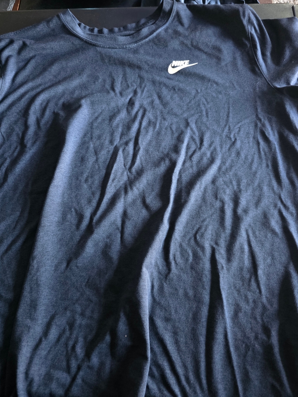 Gently used Men's size Large drifit Nike althetic shirt in blue